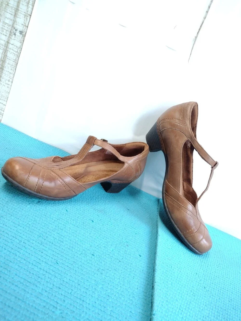 Rockport Women's Leather T-Strap Shoes Vintage Style Pump Low Heel Straps 8.5